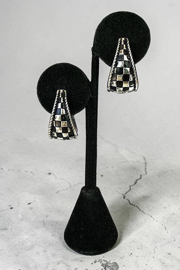 WESTERN CHECKERED BAND HOOP EARRING