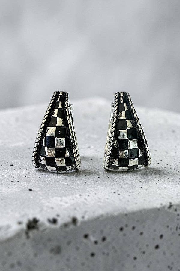 WESTERN CHECKERED BAND HOOP EARRING